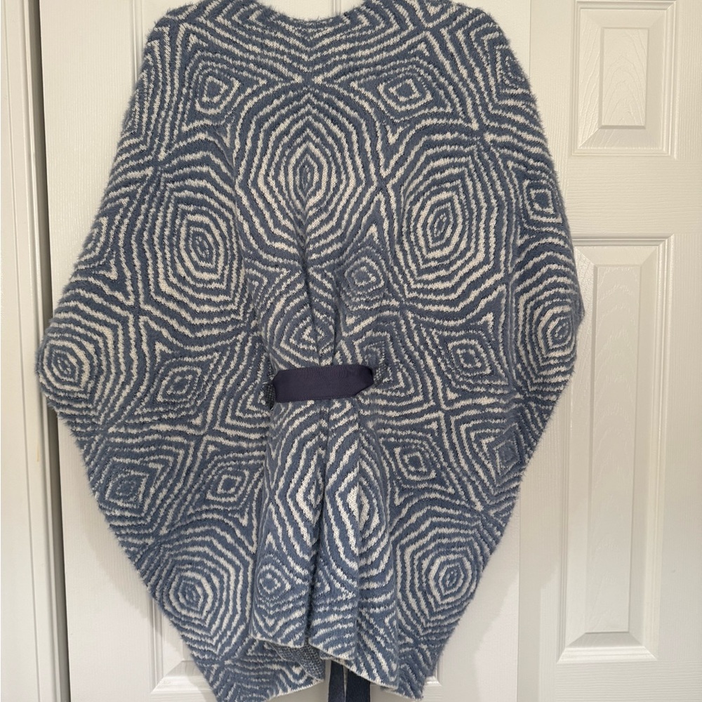 White House Black Market Jacquard Belted Ruana Wrap One Size Blue/White NWT - Picture 5 of 7